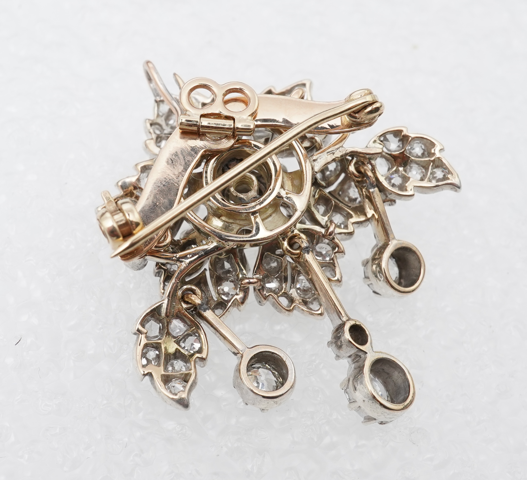 A Victorian diamond brooch/pendant, late 19th century